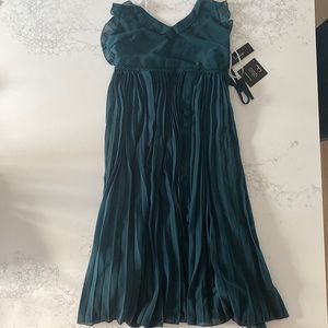 NWT Lulu’s Never a Dull Moment Emerald Green Tie-Strap Pleated Midi Dress